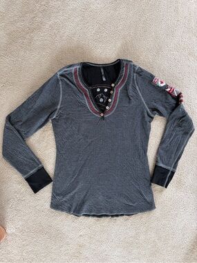 Alp-n-Rock Charcoal Embroidered Long-Sleeve V-Neck Tee